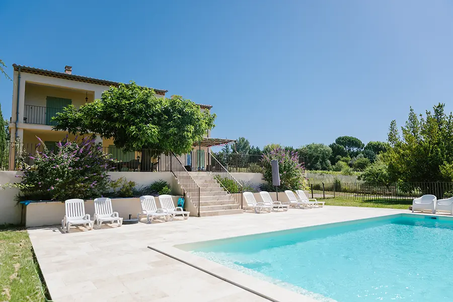 la-grande-du-luberon-vakantiehuis-provence-zwembad Zwembad en tuin Villa La Grande Dame du Luberon
