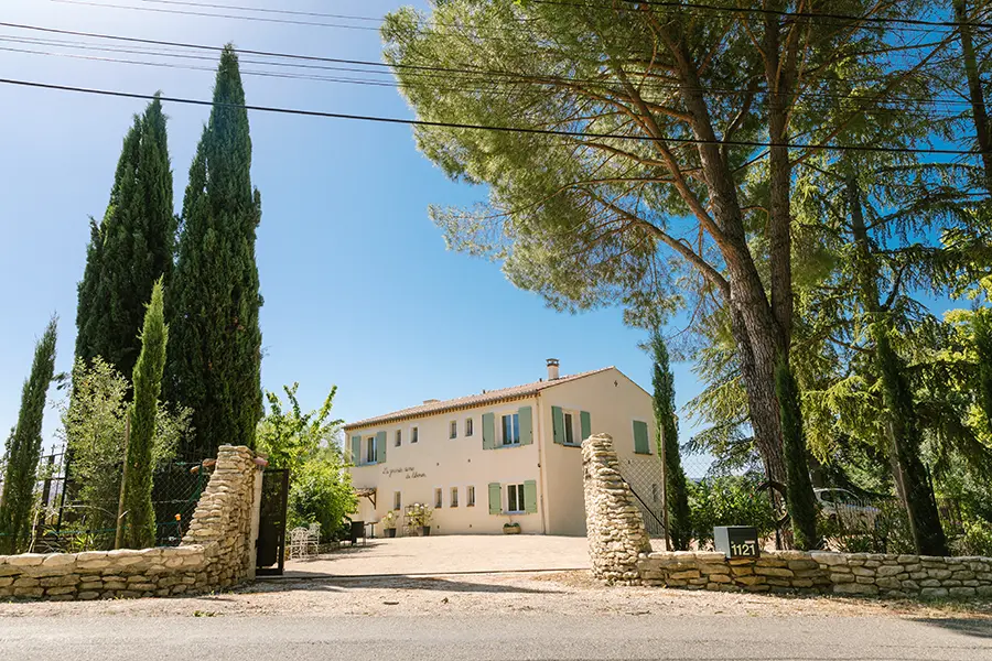 la-grande-du-luberon-villa-provence Entree villa La Grande Dame du Luberon